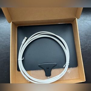 Mohu leaf 30 FFP indoor hdtv antenna MH-110598 Open box like new